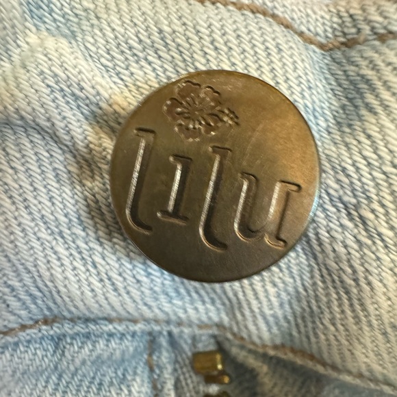 lulu jean shorts size 0 used like new, 4 pockets 2 in front 2 in back. - Picture 9 of 9